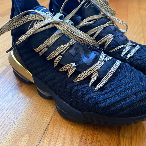 LeBron 16 "I'm King" Basketball Shoe - Size 8.5